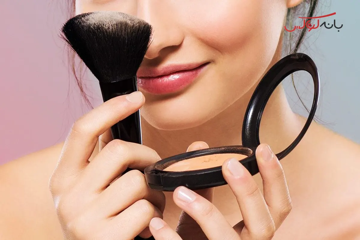 نحوه استفاده از فیکساتور پودری بر روی پوست