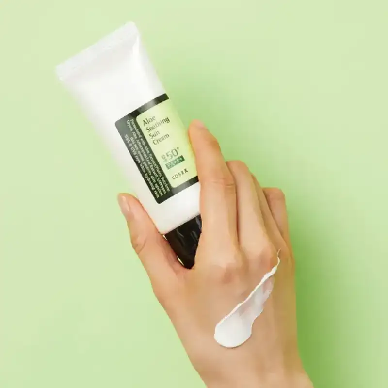 نحوه استفاده ضد آفتاب کوزارکس آلوئه ورا SPF50 حجم 50 میل Cosrx
